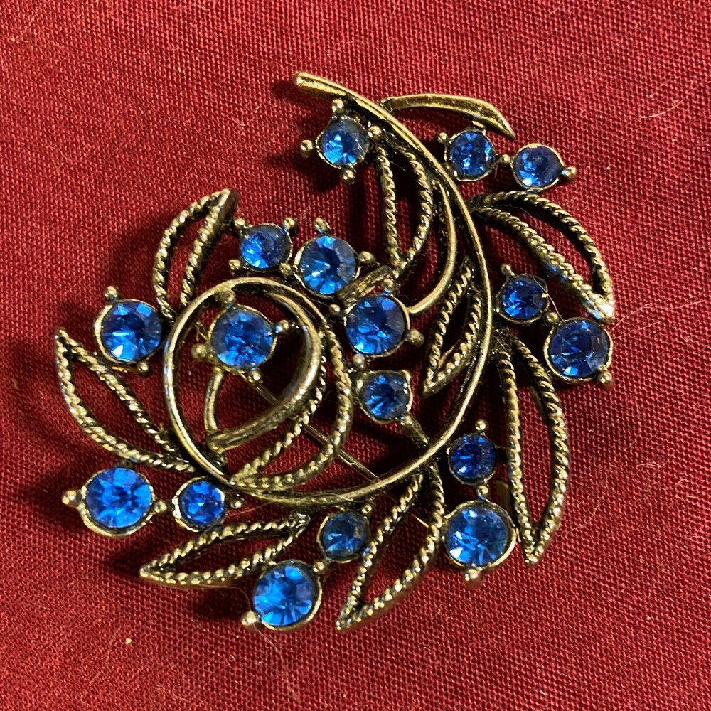 Vintage Rhinestone Pin, Brilliant blue and silver tone.
